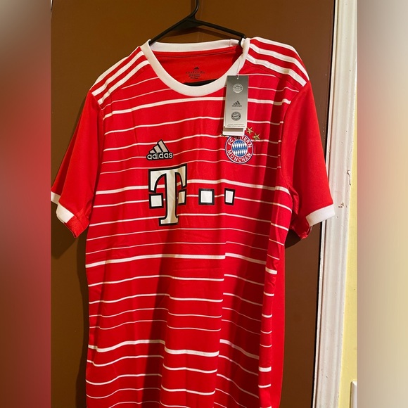22/23 FC Bayern Munich home jersey - Picture 1 of 4